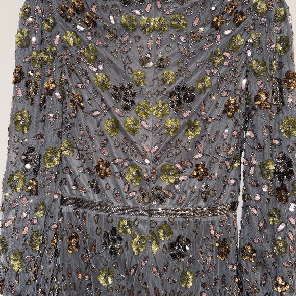 NWT | Mac Duggal 5571 Coal Long Sleeve V Neck Midi Dress
Size 4 - Picture 11 of 13